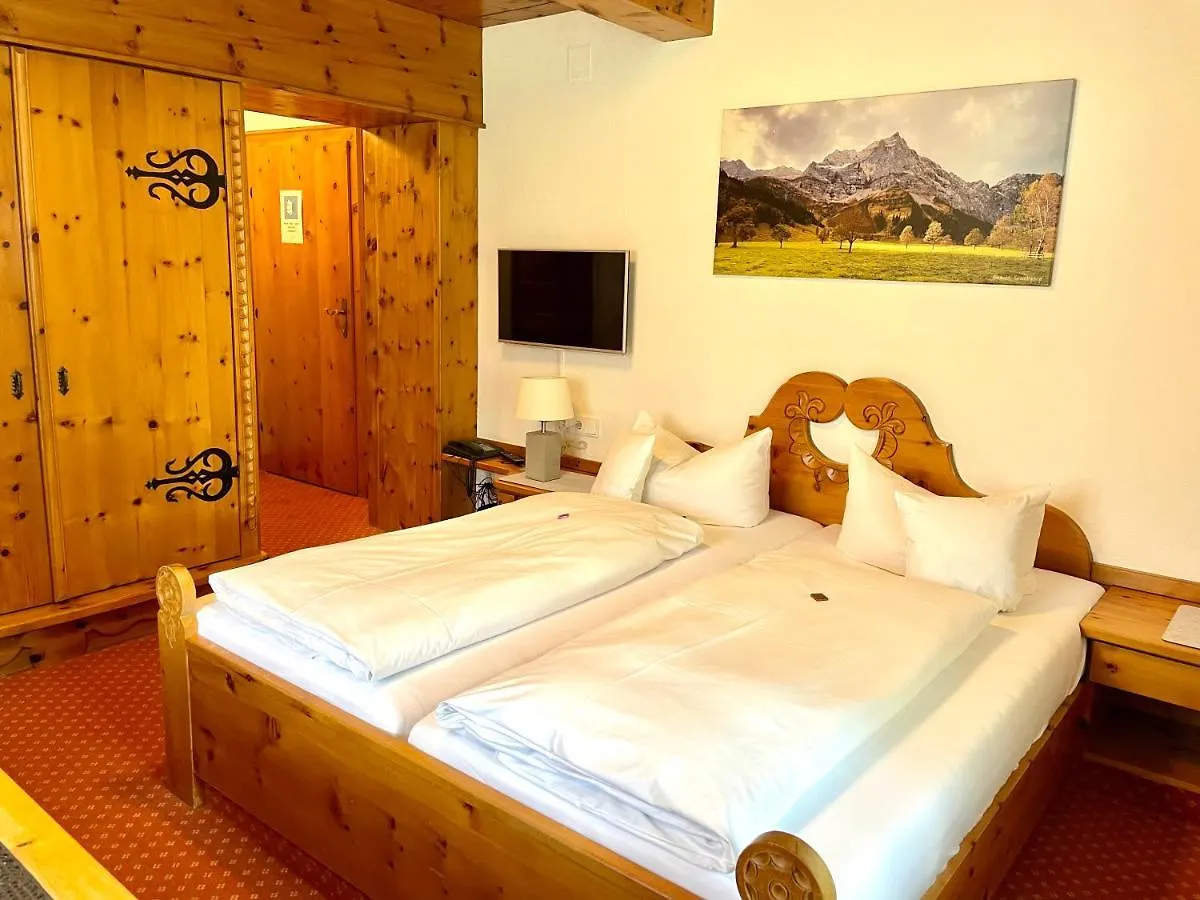 Guest house Gaestehaus Sonnenheim Mittenwald